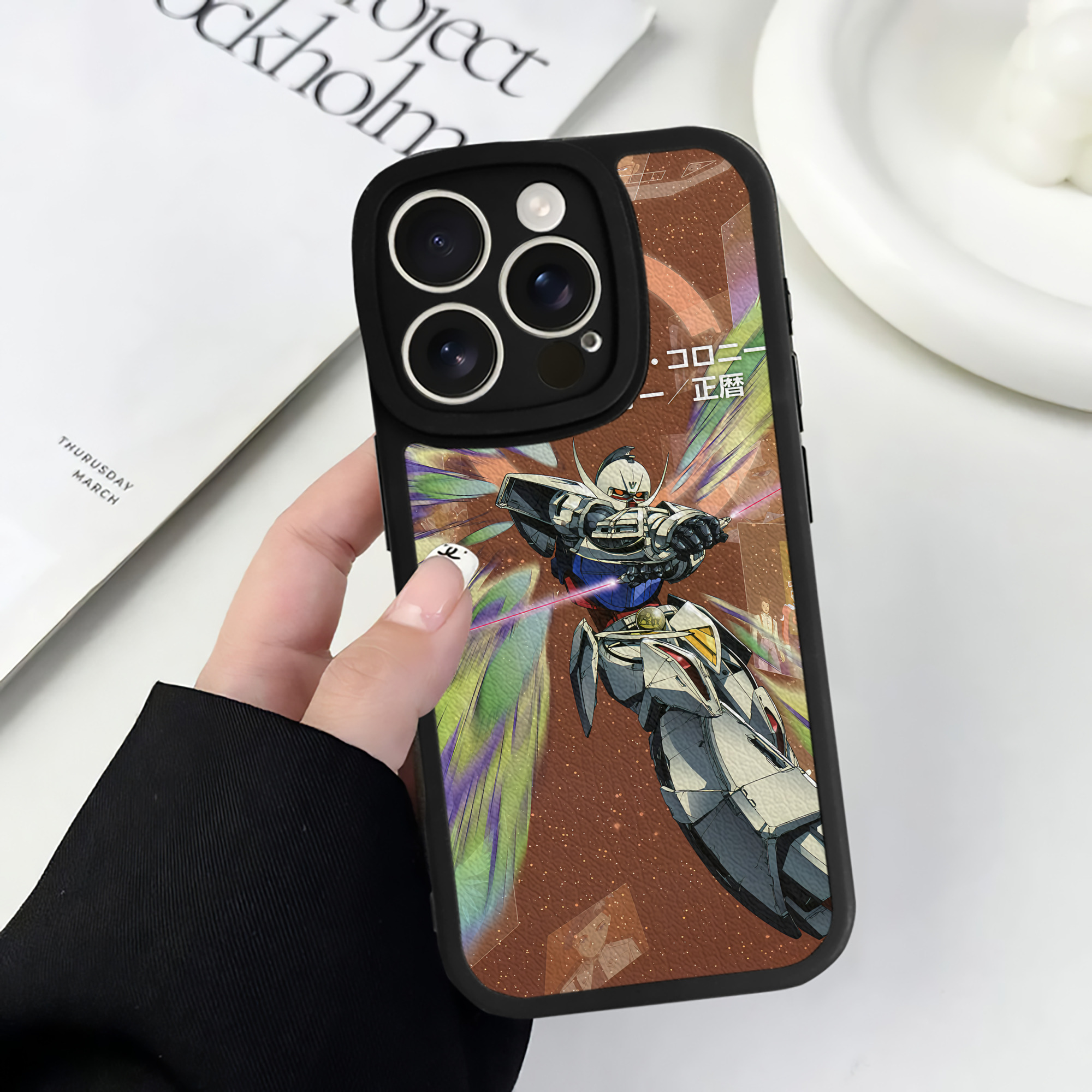 （画像用） 機動戦士ガンダム Mobile Suit Gundam 【iPhone 16シリーズ対応】シリコンスマホケース（レザー調） 材質：シリコン